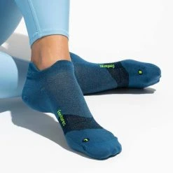 Feetures Merino 10 Cushion Socks - FEET-EM50430 -Goodr Sales Shop EM55430 3 720x 629fa696 42aa 4d79 9cd4 2ee560aa2955